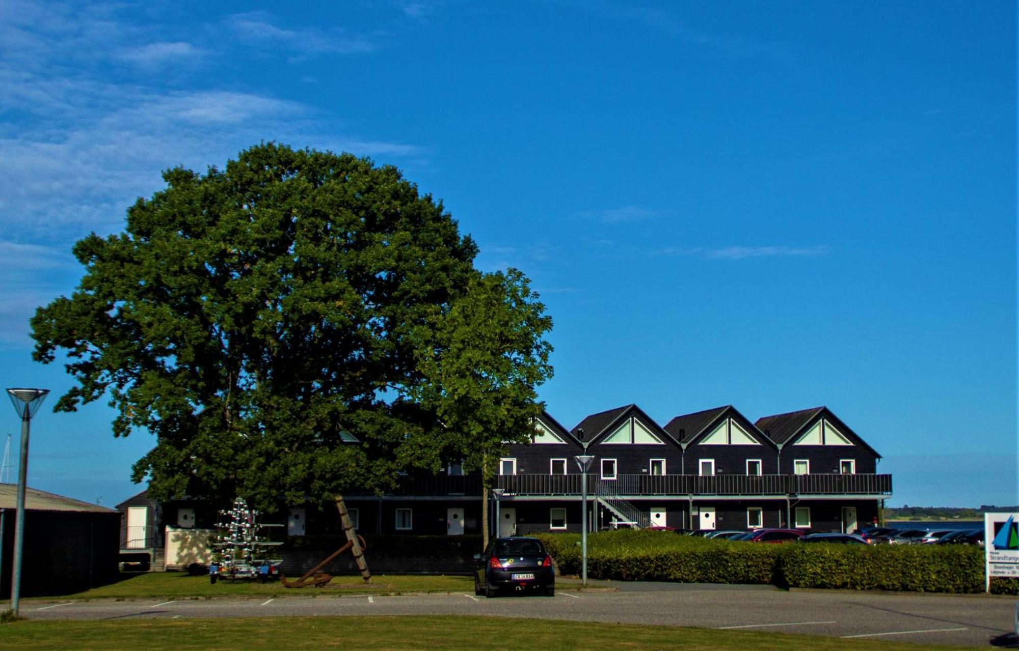 Hotel Strandtangen Скиве Экстерьер фото