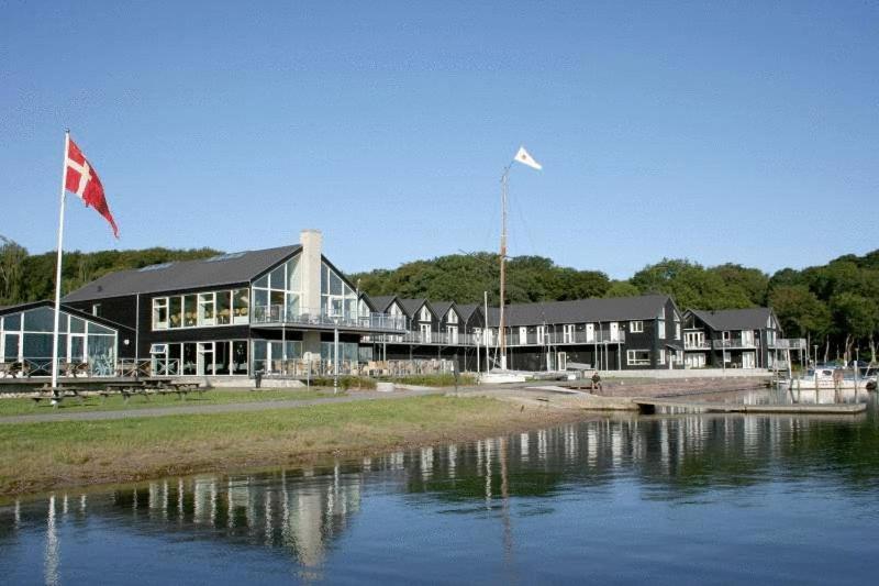 Hotel Strandtangen Скиве Экстерьер фото